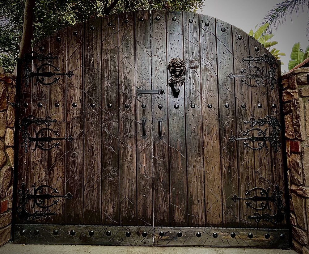 Custom gate build and install